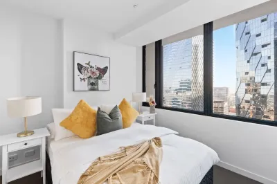 Modern Apartment Steps from Central Station
