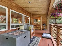 Tranquil Cabin Near Serene Beaches and Forests - Stunning Secluded Retreat Hotels in Cape Meares