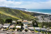 Stunning 2BR w/Ocean, Mountain & Sunset Views