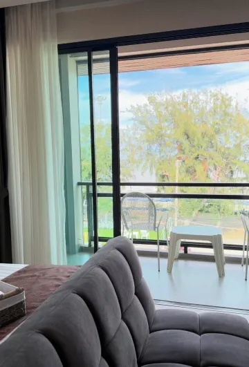 ห้องดีลักซ์ เตียงใหญ่ 1 เตียง วิวทะเล