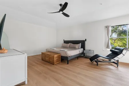 4BR ~Heated Pool+Jaccuzi+Sauna+PoolTable+Arcades+Karaoke Stage - near Domain