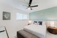 Lux 2 Bedroom - 2 Bathroom w/Balcony Directly Across from the Beach - Boca Raton
