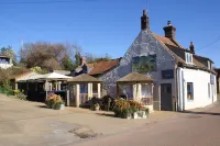 Stiffkey Red Lion Hotel dekat Wells Next The Sea Beach