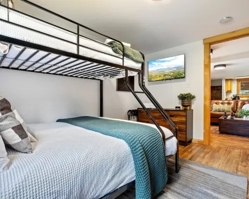 Buck's Den - Snowmobile Trails, Trailer Parking, Near hiking, golfing, Sugarloaf Hotels in Eustis