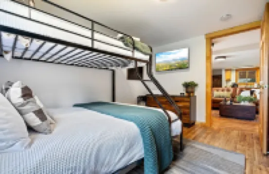 Buck's Den - Snowmobile Trails, Trailer Parking, Near hiking, golfing, Sugarloaf