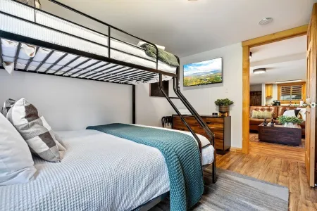 Buck's Den - Snowmobile Trails, Trailer Parking, Near hiking, golfing, Sugarloaf