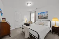 3Br Walkable Downtown Retreat ~ King Bed + Porch - 4 tähden