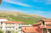 Apartment Vesna Near Beach with the Balcony - Mountain view