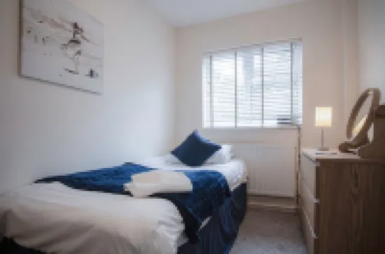 Sea Breeze Apt 3 - 2 Bed - Horton Beach Hotels in Port Talbot