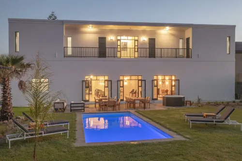 Glow Boutique Suites - Beach