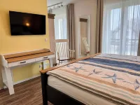 Blue lake idyll - directly on the Puddeminer Wiek! Hotels in Poseritz