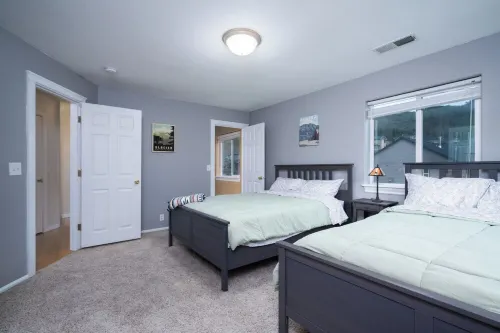 Xenia Retreat- North Roseburg Area Family Retreat with Seasonal Pool Hotels in Roseburg North