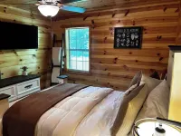 Fox Run Cabin with WiFi and AC right on 130 mile Hike-Bike and Equestrian trail.