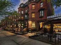 Maverick Suites at 245 Newbury St Các khách sạn gần Ga Back Bay