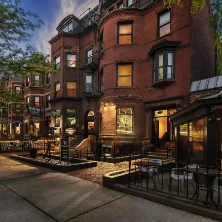 Maverick Suites at 245 Newbury St