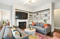 Saint James Manor - Sleeps 24 in Style & Comfort with Parking Hotels in Springfield