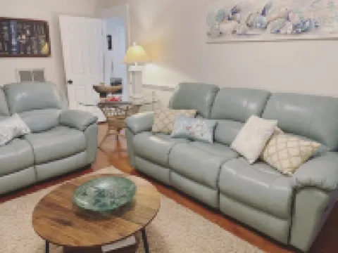 The Deadrise Inn, Sleeps12, Spacious, Newly Renovated โรงแรมในMiddlesex County