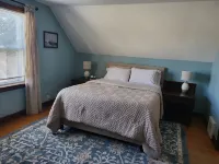 Charming Pet-friendly Home Close To The Green Bay Packers And Lake Michigan! Hotels near Wisconsin Maritime Museum