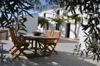Villa 230m2, 4 modern bathrooms, swimming pool, 80km view, 3 terraces, heating. central Hotels in Iznajar