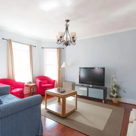 Nice 3 Bedroom Home Perfect for Access to Central Boston and Cambridge