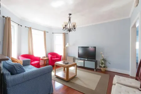 Nice 3 Bedroom Home Perfect for Access to Central Boston and Cambridge Отели рядом с достопримечательностью «Ассембли Роу»