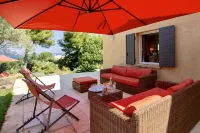 Loue Belle Villa Presquîle DE Giens VUE MER -5 Chambres -piscine À Débordement Hotels in Giens