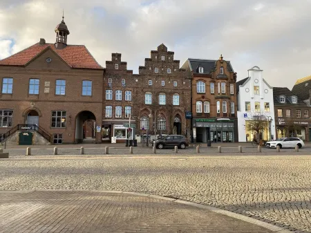 Simmerdeis at the harbor with exclusive sea view Отели рядом с достопримечательностью «Парк Хузумер Шлос»