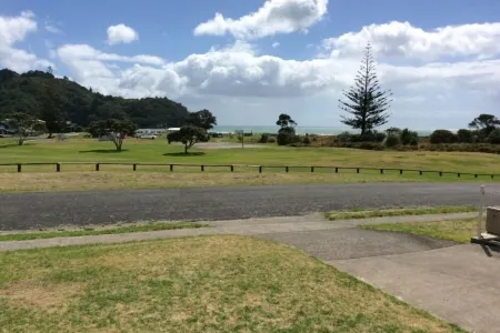 Dream Location, a place to relax with family Отели рядом с достопримечательностью «Tasman Holiday Parks - Waihi Beach»