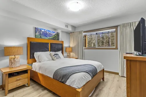 Cozy Rocky Mountain Getaway with Hot Tub! Pet Friendly & Newly Updated!