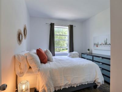 Sublime, Renovated! One river from Chateau Frontenac. 2 bedrooms, free parking!