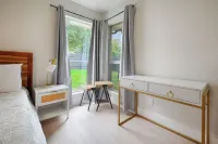 Charming 4-bedroom house with lake view, The Colony