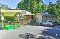 Gatlinburg Condo 2 Bedroom 2 Bath, Chalet Village Just Minutes from Downtown