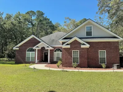 Spacious 5-bedroom house with AC, WiFi in charming Bluffton Hotels near Buckwalter Place