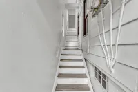 Quaint 2BR in Historical Little Italy