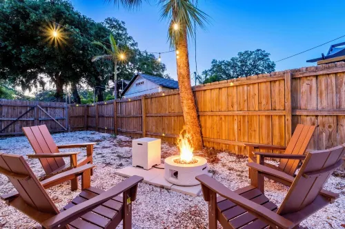 5 Min 2 Beach ~ Free HTD Pool ~ Near Trail & Golf