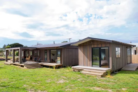 Spa and a 5 minute walk to the water Отели рядом с достопримечательностью «Мангохай Музеум»