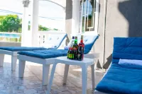 Private Villa! 3BD-3BA! Pool -AC Hotels in Sandy Bay