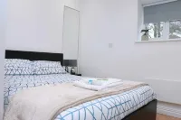 Cosy Studio: Kitchen, Parking, 10' walking to Town