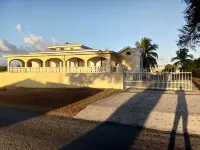 4Br, 5Bath, 5 minutes to Beach AC Home فنادق في 