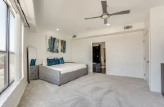 Modern 4 Story Townhome -5 minutes walk to Deep Ellum & Fair Park! Hotels in Deep Ellum