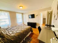 Charming West Village Townhouse, steps from shops and entertainment. Hotels near Belle Isle