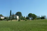 Cottage 2 people traditional stone house. Hotels in Bagat-en-Quercy