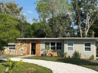 Vero Beach Home Getaway - sleeps 6 - walk to downtown, 7 min drive to  beaches