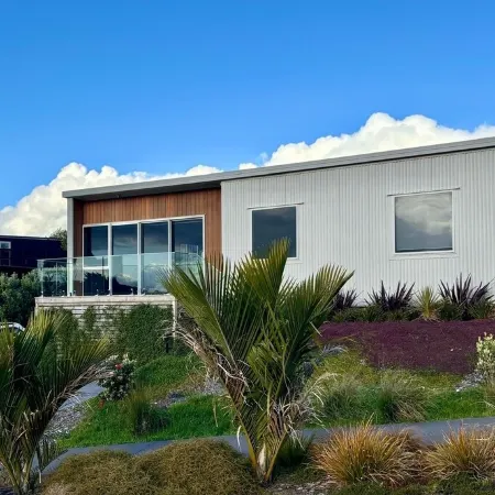 Raglan Retreat With Water Views