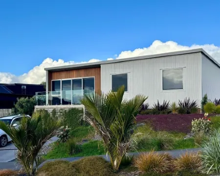 Raglan Retreat With Water Views Hotels in Raglan