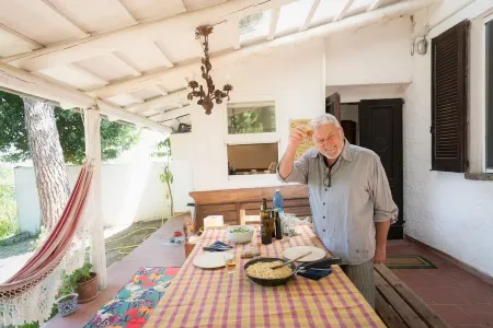 Country house with garden and sea view