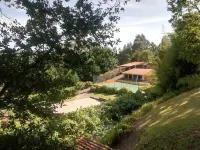 House with saltwater pool, tennis court and snooker room Hotels in Vila Verde