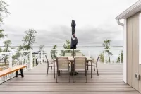 LAKEFRONT COTTAGE WITH GREAT VIEWS, FULL KITCHEN, & STARLINK Wi-Fi Отели в г. Unorganized Division No. 1