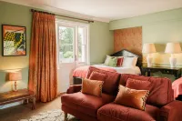 The Pembroke Arms Hotels in Broad Chalke