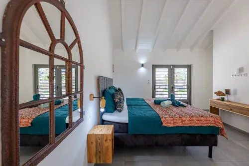 *PRACHING* The Luxury 8 person Villa Vista Lena in the neighborhood of Jan Thiel. See x1f3a5;!